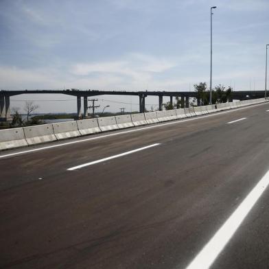  PORTO ALEGRE, RS, BRASIL, 25/09/2020- Faixa da pista de descida para a freeway já com pintura de sinalização. Foto: Félix Zucco / Agencia RBS<!-- NICAID(14601274) -->