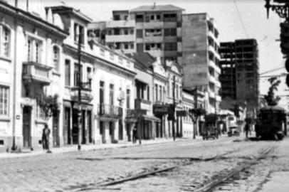  A Avenida João Pessoa, antes, foi chamada de Rua e Avenida da Redenção.<!-- NICAID(14601653) -->