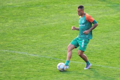  CAXIAS DO SUL, RS, BRASIL, 11/09/2020. Treino do Juventude no CT. O Ju está disputando a série B do Campeonato Brasileiro de 2020. Na foto, atacante Breno.  (Porthus Junior/Agência RBS)Indexador:                                 <!-- NICAID(14590293) -->