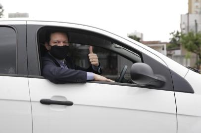 PORTO ALEGRE, RS, 28-09-2020: Nelson Marchezan Jr (PSDB). Primeiro debate entre candidatos à prefeitura de Porto Alegre das Eleições 2020 é realizado em formato drive-in, no estacionamento do Grupo RBS. (Foto: Mateus Bruxel / Agência RBS)<!-- NICAID(14603140) -->