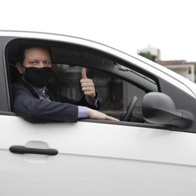 PORTO ALEGRE, RS, 28-09-2020: Nelson Marchezan Jr (PSDB). Primeiro debate entre candidatos à prefeitura de Porto Alegre das Eleições 2020 é realizado em formato drive-in, no estacionamento do Grupo RBS. (Foto: Mateus Bruxel / Agência RBS)<!-- NICAID(14603140) -->