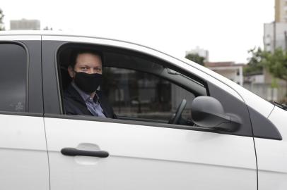  PORTO ALEGRE, RS, 28-09-2020: Nelson Marchezan Jr (PSDB). Primeiro debate entre candidatos à prefeitura de Porto Alegre das Eleições 2020 é realizado em formato drive-in, no estacionamento do Grupo RBS. (Foto: Mateus Bruxel / Agência RBS)<!-- NICAID(14603134) -->