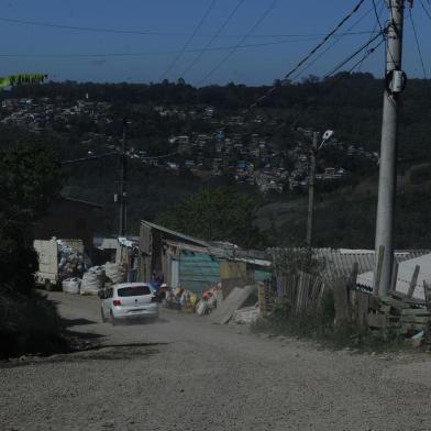  CAXIAS DO SUL, RS, BBRASIL, 22/09/2020 - Infraestrutura  viária em alguns bairros de Caxias apresentam condições precárias. NA FOTO: Bairro Monte Carmelo.(Marcelo Casagrande/Agência RBS)<!-- NICAID(14598472) -->