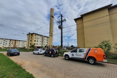 Ainda com  risco de queda, caixa d¿água de condomínio no bairro Restinga passará por nova avaliação<!-- NICAID(14603922) -->