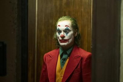 Joaquin Phoenix como Coringa. Indicado ao Oscar de Melhor ator.<!-- NICAID(14409319) -->