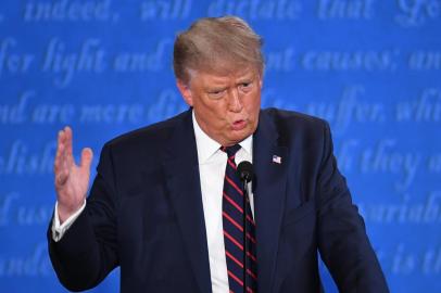 US President Donald Trump speaks during the first presidential debate at Case Western Reserve University and Cleveland Clinic in Cleveland, Ohio, on September 29, 2020. (Photo by SAUL LOEB / AFP)<!-- NICAID(14605030) -->