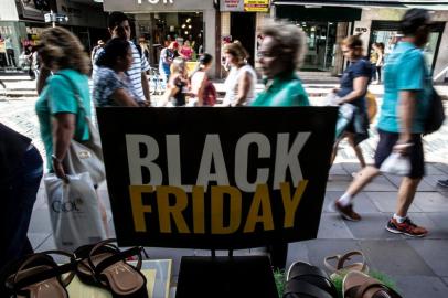  PORTO ALEGRE, RS, BRASIL - 25.11.2019 - Semana de promoções da Black Friday. (Foto: Jefferson Botega/Agencia RBS)Indexador: Jeff Botega<!-- NICAID(14337409) -->