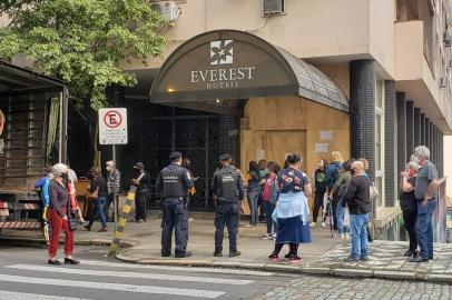 Guarda Municipal encerra venda de itens de mobiliário no Hotel Everest<!-- NICAID(14605875) -->