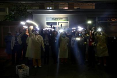  PORTO ALEGRE, RS BRASIL - 30.09.2020 - Profissionais da saúde se despedem do centro de triagem covid do Hospital Nossa Senhora da Conceição. (Foto: Marco Favero/Agencia RBS)<!-- NICAID(14606086) -->