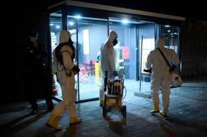 Members of the Spanish Military Emergencies Unit (UME) wearing protective gear leave after disinfecting the Lope de Vega Cultural Center in the Vallecas neighbourhood where rapid antigen test for COVID-19 were conducted to residents of the area, on September 30, 2020 in Madrid. - The Spanish government said it had reached an agreement to impose a partial lockdown on the entire city of Madrid where coronavirus cases are spreading like wildfire. (Photo by OSCAR DEL POZO / AFP)<!-- NICAID(14606193) -->