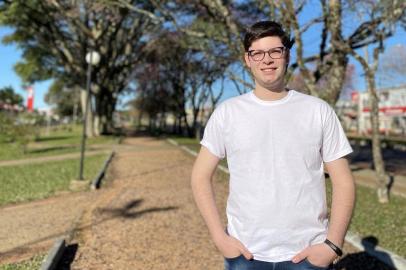 Enzo Fontana, que fará 18 anos em novembro, é o candidato mais jovem nas eleições municipais de 2020 no RS. Ele busca uma vaga como vereador em Santa Rosa<!-- NICAID(14606712) -->