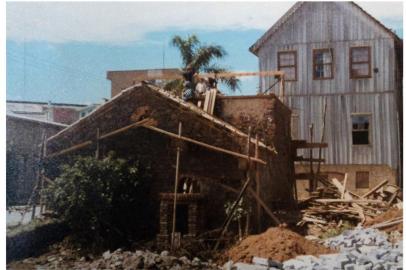 Museu Ambiência Casa de Pedra recebe a exposição Exposição Museu Ambiência Casa de Pedra: A (Des)Construção de uma história - Estudo relata o histórico da Casa de Pedra e suas modificações ao longo do tempo sob a ótica da conservação e restauroFotógrafo não identificado.<!-- NICAID(13689813) -->