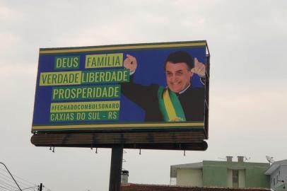 Outdoor de apoio ao presidente Jair Bolsonaro (sem partido), em Caxias do Sul, na Rua Luís Fachini.  Na entrada do Bairro São José. Após a rótula da Antiga Gethal<!-- NICAID(14607810) -->