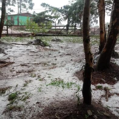 Granizo em Cambará do Sul<!-- NICAID(14608327) -->