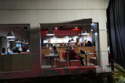 Atendimento na área interna do Burger King da Ipiranga. Foto: Guarda Municipal/Divulgação<!-- NICAID(14609013) -->