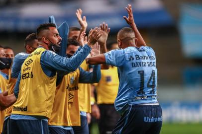 Gremio x CoritibaRS - FUTEBOL/CAMPEONATO BRASILEIRO 2020 /GREMIO X CORITIBA - ESPORTES - Lance da partida entre Gremio e Coritiba disputada na noite deste quarta-feira, na Arena do Gremio, em partida valida pela Campeonato Brasileiro 2020. FOTO: LUCAS UEBEL/GREMIO FBPAEditoria: SPOLocal: Porto AlegreIndexador: Lucas UebelSecao: futebolFonte: Gremio.netFotógrafo: Gremio x Coritiba<!-- NICAID(14611801) -->