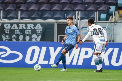 Gremio x CoritibaRS - FUTEBOL/CAMPEONATO BRASILEIRO 2020 /GREMIO X CORITIBA - ESPORTES - Lance da partida entre Gremio e Coritiba disputada na noite deste quarta-feira, na Arena do Gremio, em partida valida pela Campeonato Brasileiro 2020. FOTO: LUCAS UEBEL/GREMIO FBPAEditoria: SPOLocal: Porto AlegreIndexador: Lucas UebelSecao: futebolFonte: Gremio.netFotógrafo: Gremio x Coritiba<!-- NICAID(14611800) -->