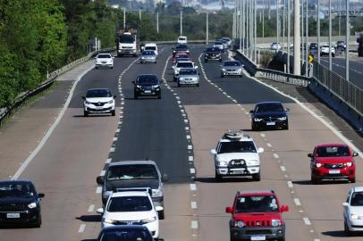  PORTO ALEGRE, RS, BRASIL, 01/05/2020- Movimentação na Freeway antes do final de semana. Foto: Ronaldo Bernardi / Agencia RBS