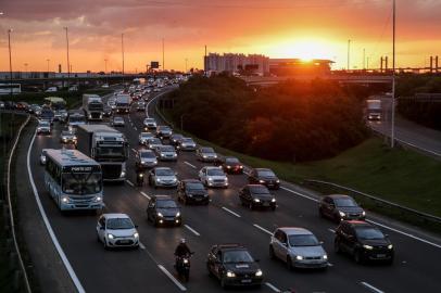  PORTO ALEGRE, RS, BRASIL - 09.10.2020 - Trânsito na Freeway na altura do posto da PRF em Porto Alegre. (Foto: Marco Favero/Agencia RBS)<!-- NICAID(14613580) -->