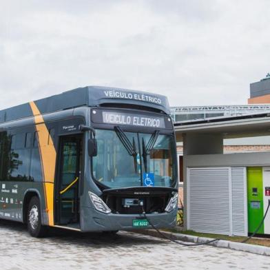 Foto da reportagem Sete ideias para inspirar Porto Alegre. Na foto, ônibus elétrico desenvolvido pela UFSC para o o Sistema Integrado de Transporte Coletivo da Grande Florianópolis (SC).<!-- NICAID(14613172) -->