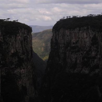  CAMBARÁ DO SUL, RS, BRASIL, 20/08/2020 - Queda de temperatura e expectativa de neve atrai turistas para região dos canions. (Marcelo Casagrande/Agência RBS)<!-- NICAID(14572610) -->