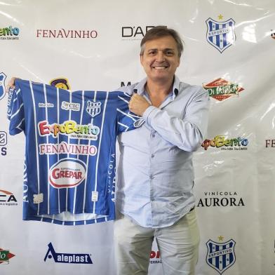 Técnico Luiz Carlos Winck é anunciado pelo Esportivo<!-- NICAID(14615221) -->