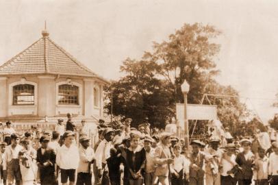  Lazer na Praça do Alto da Bronze, 1929.<!-- NICAID(14615225) -->