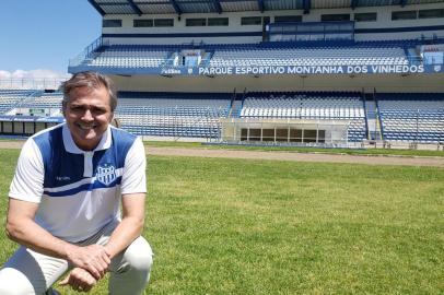 Técnico Luiz Carlos Winck é anunciado pelo Esportivo<!-- NICAID(14615220) -->