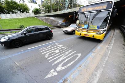  PORTO ALEGRE,RS,BRASIL.2020,10,14.Faixa exclussivas para ônibus.Na foto.Tunel da conceição.(RONALDO BERNARDI/AGENCIA RBS).<!-- NICAID(14615951) -->