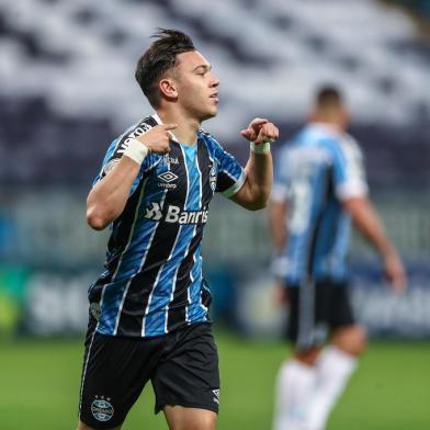 Gremio x BotafogoRS - FUTEBOL/CAMPEONATO BRASILEIRO 2020 /GREMIO X BOTAFOGO - ESPORTES - Lance da partida entre Gremio e Botafogo disputada na noite deste quarta-feira, na Arena do Gremio, em partida valida pela Campeonato Brasileiro 2020. FOTO: LUCAS UEBEL/GREMIO FBPAEditoria: SPOLocal: Porto AlegreIndexador: Lucas UebelSecao: futebolFonte: Gremio.netFotógrafo: Gremio x Botafogo<!-- NICAID(14617031) -->