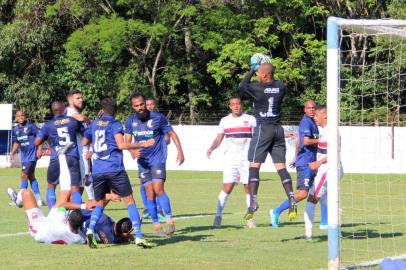 Goleiro Renan Dida, do Azuriz, no campeonato paranaense<!-- NICAID(14617444) -->