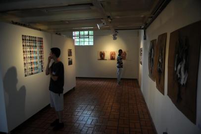  CAXIAS DO SUL, RS, BRASIL 12/11/2018Exposição reúne trabalhos vencedores do XII Salão Campus 8 e 5º Prêmio Koralle, na Sala de Exposições do Centro de Cultura Ordovás.<!-- NICAID(13827023) -->