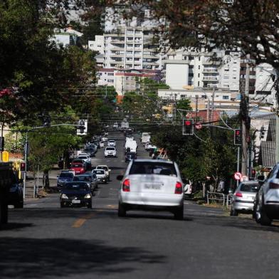  CAXIAS DO SUL, RS, BRASIL, 16/10/2020. O bairro Santa Catarina é o que mais tem casos confirmados de covid-19 e o que mais tem registro de óbitos causados pela doença. Na foto, vista da Avenida Rossetti. (Porthus Junior/Agência RBS)<!-- NICAID(14618842) -->