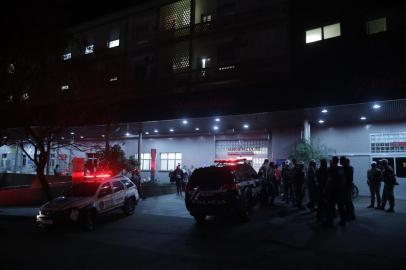  PORTO ALEGRE, RS, BRASIL - 16.10.2020 - Tiroteio na entrada do Hospital Cristo Redentor, zona norte de Porto Alegre. (Foto: Isadora Neumann/Agencia RBS)<!-- NICAID(14619244) -->