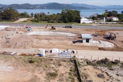 Construção de praça de pedágio de Laguna