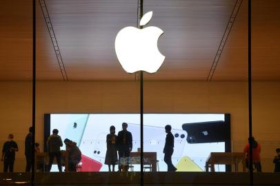 People walk inside an Apple store in Beijing on October 19, 2020. (Photo by GREG BAKER / AFP)<!-- NICAID(14620040) -->