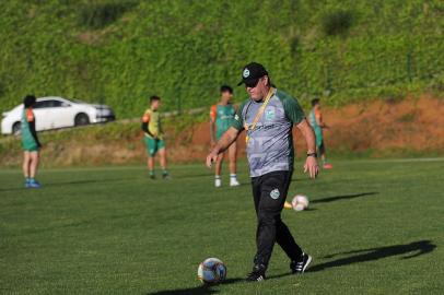  CAXIAS DO SUL, RS, BRASIL, 13/10/2020 - Equipe do Juventude treina no centro de treinamento sob comando ro técnico Pintado e seus auxiliares.. (Marcelo Casagrande/Agência RBS)<!-- NICAID(14615535) -->