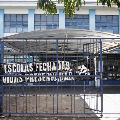  PORTO ALEGRE, RS, BRASIL, 19-10-2020: Colégio Estadual Cândido José de Godói, no bairro Navegantes. Muitas escolas públicas não tem condições de reabrir para aulas presenciais.  (Foto: Mateus Bruxel)Indexador: Mateus Bruxel<!-- NICAID(14620210) -->