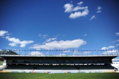  CAXIAS DO SUL, RS, BRASIL, 08/11/2018. Em tarde de treino fechado, fotos gerais do estádio Alfredo Jaconi. O Ju está tentando fugir do rebaixamento para a série C. (Porthus Junior/Agência RBS)<!-- NICAID(13821739) -->