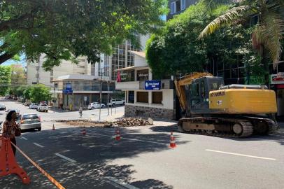 Construção dos corredores de ônibus avança para a Rua Bento Gonçalves, em Caxias<!-- NICAID(14621255) -->