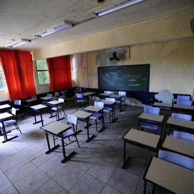  PORTO ALEGRE, RS, BRASIL, 26/11/2019- Problemas na infraestrutura da Escola Municipal de Ensino Médio Emílio Meyer. Sala interditada por infiltração.(FOTOGRAFO: RONALDO BERNARDI / AGENCIA RBS)<!-- NICAID(14338153) -->