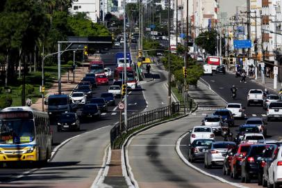  PORTO ALEGRE, RS, BRASIL, 03-07-2020: Avenida Joao Pessoa. Mudancas na cidade durante a pandemia. (Foto: Mateus Bruxel / Agencia RBS)Indexador: Mateus Bruxel<!-- NICAID(14537633) -->