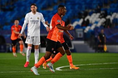  Shakhtar Donetsks Brazilian forward Tete celebrates his teams second goal during the UEFA Champions League group B football match between Real Madrid and Shakhtar Donetsk at the Alfredo di Stefano stadium in Valdebebas on the outskirts of Madrid on October 21, 2020. (Photo by GABRIEL BOUYS / AFP)Editoria: SPOLocal: ValdebebasIndexador: GABRIEL BOUYSSecao: soccerFonte: AFPFotógrafo: STF<!-- NICAID(14622524) -->