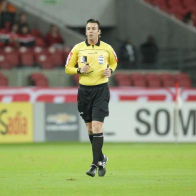  PORTO ALEGRE, RS, BRASIL - 05-07-2015 - Campeonato Brasileiro - 11ª Rodada, Internacional x Atlético-MG no estádio Beira-Rio.(FOTO:LAURO ALVES/AGÊNCIA)Arbitragem Raphael Claus<!-- NICAID(11525650) -->