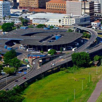  Imagens da estação rodoviária de porto alegre e trânsito no entorno<!-- NICAID(14592288) -->