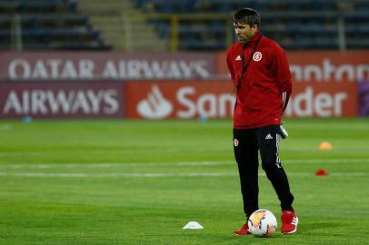  Brazils Internacional head coach, Argentine Eduardo Coudet, is pictured before the start of the closed-door Copa Libertadores group phase football match against Chiles Universidad Catolica at the Estadio San Carlos de Apoquindo stadium in Santiago, on October 22, 2020, amid the COVID-19 novel coronavirus pandemic. (Photo by Marcelo HERNANDEZ / various sources / AFP)Editoria: SPOLocal: SantiagoIndexador: MARCELO HERNANDEZSecao: soccerFonte: AFPFotógrafo: STR<!-- NICAID(14623663) -->