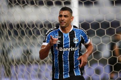  Brazils Gremio Diego Souza celebrates after scoring a penalty against Colombias America de Cali during their closed-door Copa Libertadores group phase football match at the Arena do Gremio stadium in Porto Alegre, Brazil, on October 22, 2020, amid the COVID-19 novel coronavirus pandemic. (Photo by DIEGO VARA / POOL / AFP)Editoria: SPOLocal: Porto AlegreIndexador: DIEGO VARASecao: soccerFonte: POOLFotógrafo: STR<!-- NICAID(14623930) -->