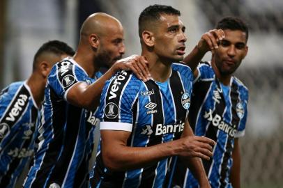  Brazils Gremio Diego Souza (C) celebrates after scoring a penalty against Colombias America de Cali during their closed-door Copa Libertadores group phase football match at the Arena do Gremio stadium in Porto Alegre, Brazil, on October 22, 2020, amid the COVID-19 novel coronavirus pandemic. (Photo by DIEGO VARA / POOL / AFP)Editoria: SPOLocal: Porto AlegreIndexador: DIEGO VARASecao: soccerFonte: POOLFotógrafo: STR<!-- NICAID(14623933) -->