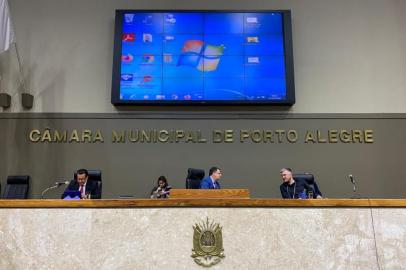 Membros da comissão de impeachment de Nelson Marchezan na Câmara Municipal aguardam depoimento do prefeito. Na foto, Alvoni Medina (D), Hamilton Sossmeier e Ramiro Rosário<!-- NICAID(14624102) -->