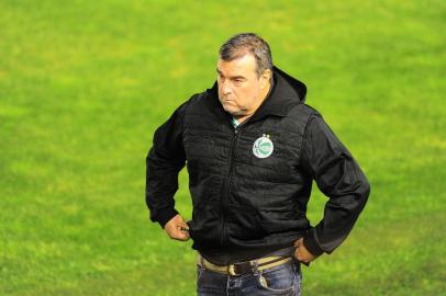 CAXIAS DO SUL, RS, BRASIL, 20/10/2020. Juventude x Avaí, jogo válido pela 17ª rodada da Série B do Campeonato Brasileiro 2020 e realizado no estádio Alfredo Jaconi. Na foto, técnico Pintado, do Ju. (Porthus Junior/Agência RBS)<!-- NICAID(14621710) -->